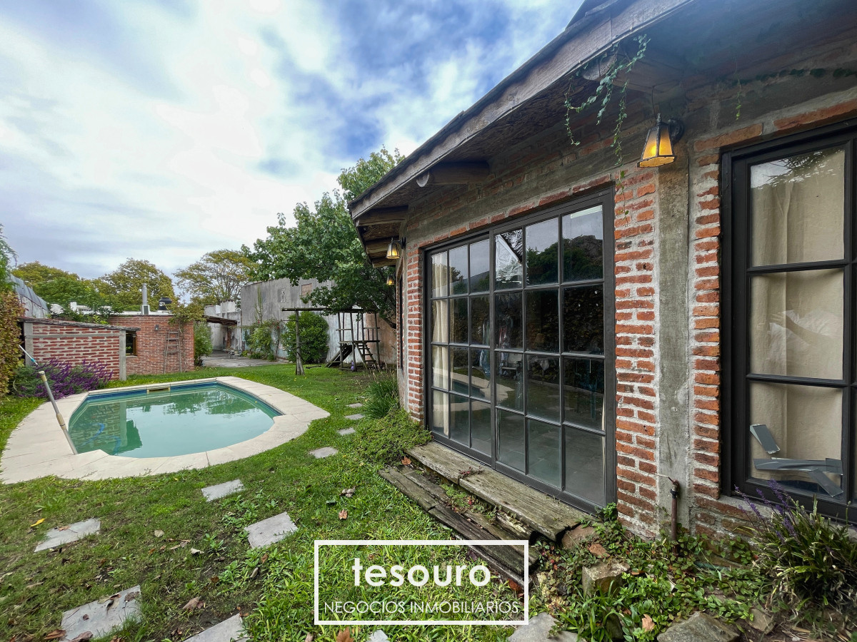 Casa ID.4660 - VENTA CASA DE 4 DORMITORIOS CON PISCINA Y BARBACOA EN MALVÍN