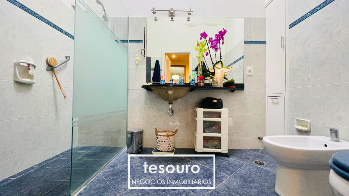 Casa ID.4860 - VENTA CHALET DE 3 DORMITORIOS EN MALVÍN CON BARBACOA Y GRAN TERRENO