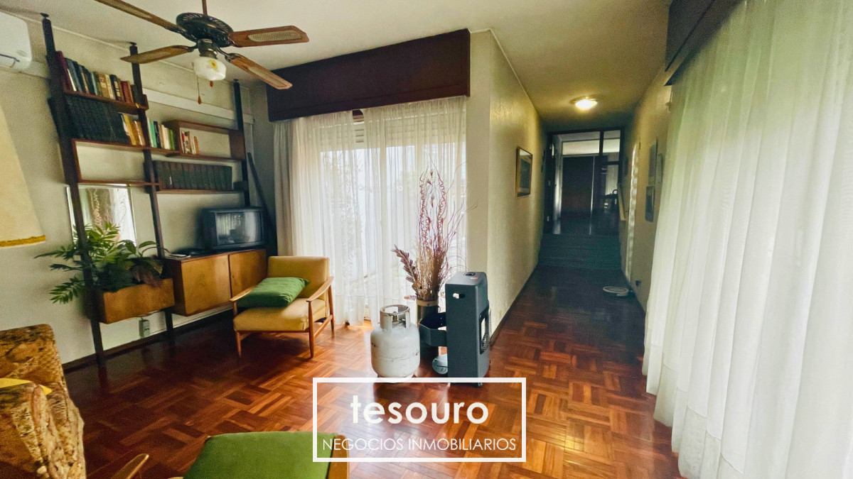Casa ID.4889 - VENTA CASA DE 4 DORMITORIOS EN JACINTO VERA SOBRE BVAR ARTIGAS