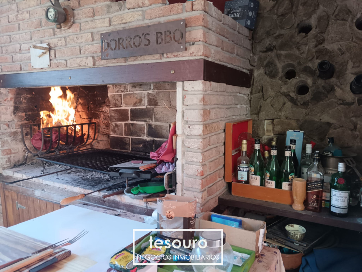 Casa ID.5468 - VENTA CASA EN PARQUE BATLLE CON PISCINA Y BARBACOA