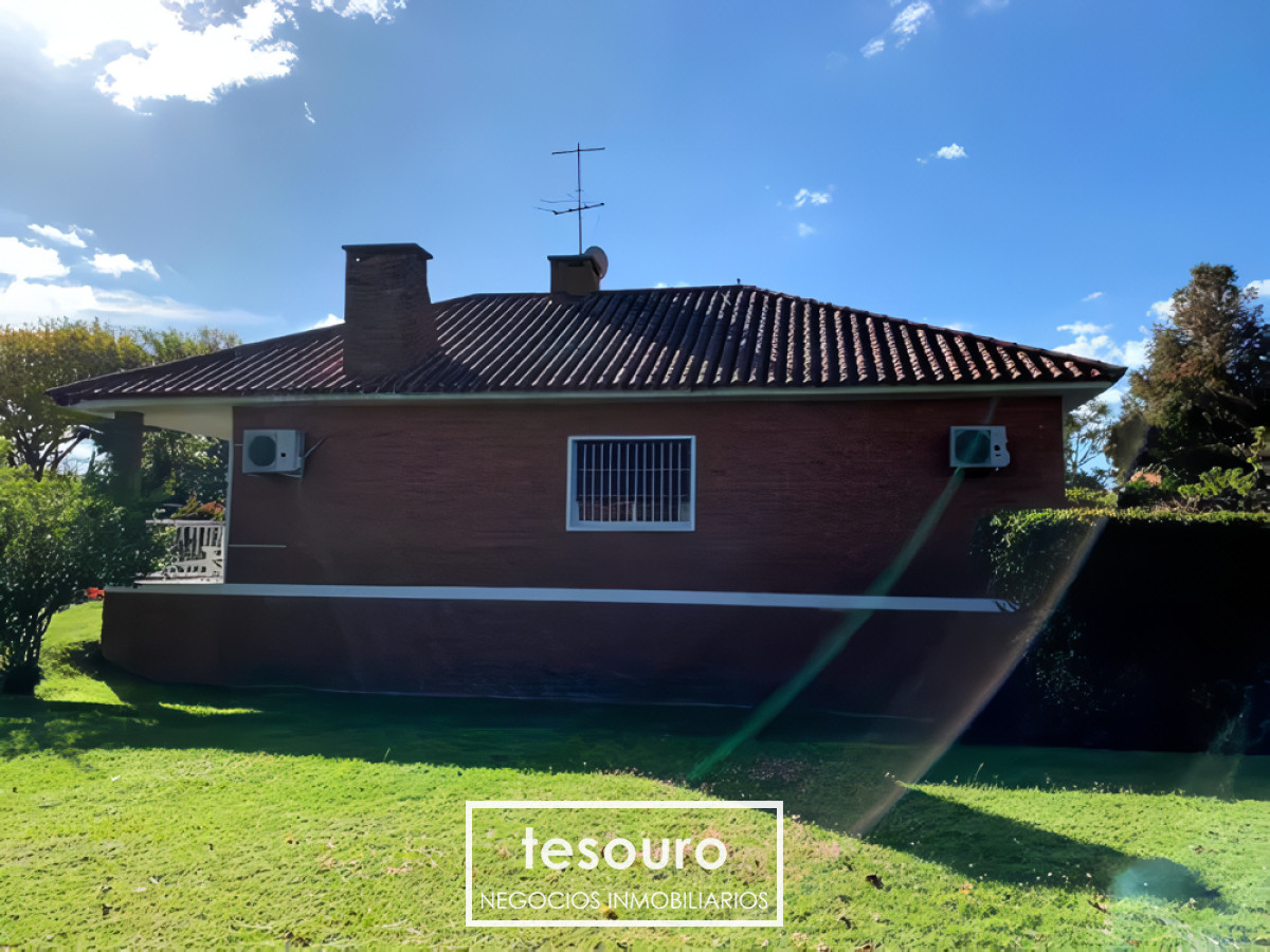 Casa ID.4580 - VENTA CASA DE 3 DORMITORIOS EN CARRASCO NORTE PROXIMO A AVENIDA ITALIA
