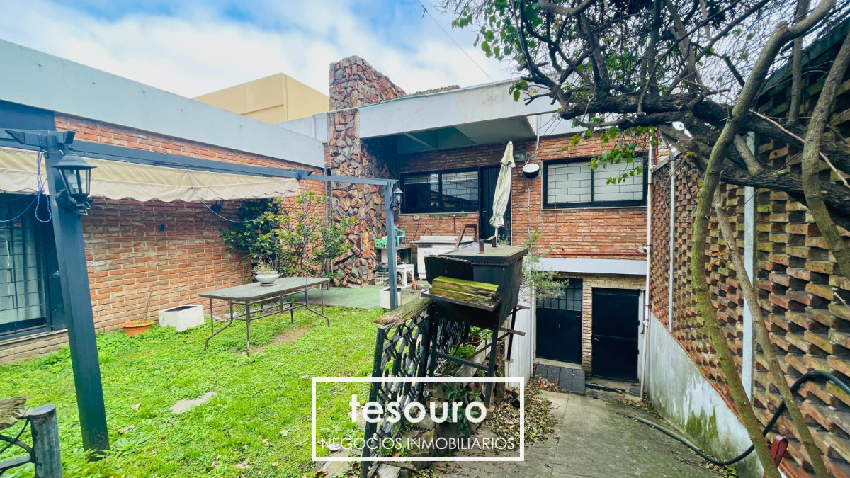 Casa ID.4889 - VENTA CASA DE 4 DORMITORIOS EN JACINTO VERA SOBRE BVAR ARTIGAS