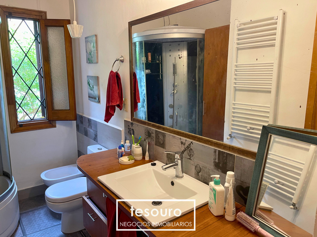 Casa ID.4660 - VENTA CASA DE 4 DORMITORIOS CON PISCINA Y BARBACOA EN MALVÍN