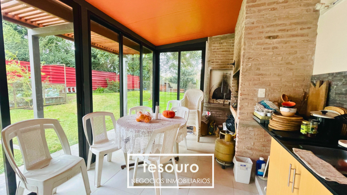 Casa ID.4860 - VENTA CHALET DE 3 DORMITORIOS EN MALVÍN CON BARBACOA Y GRAN TERRENO