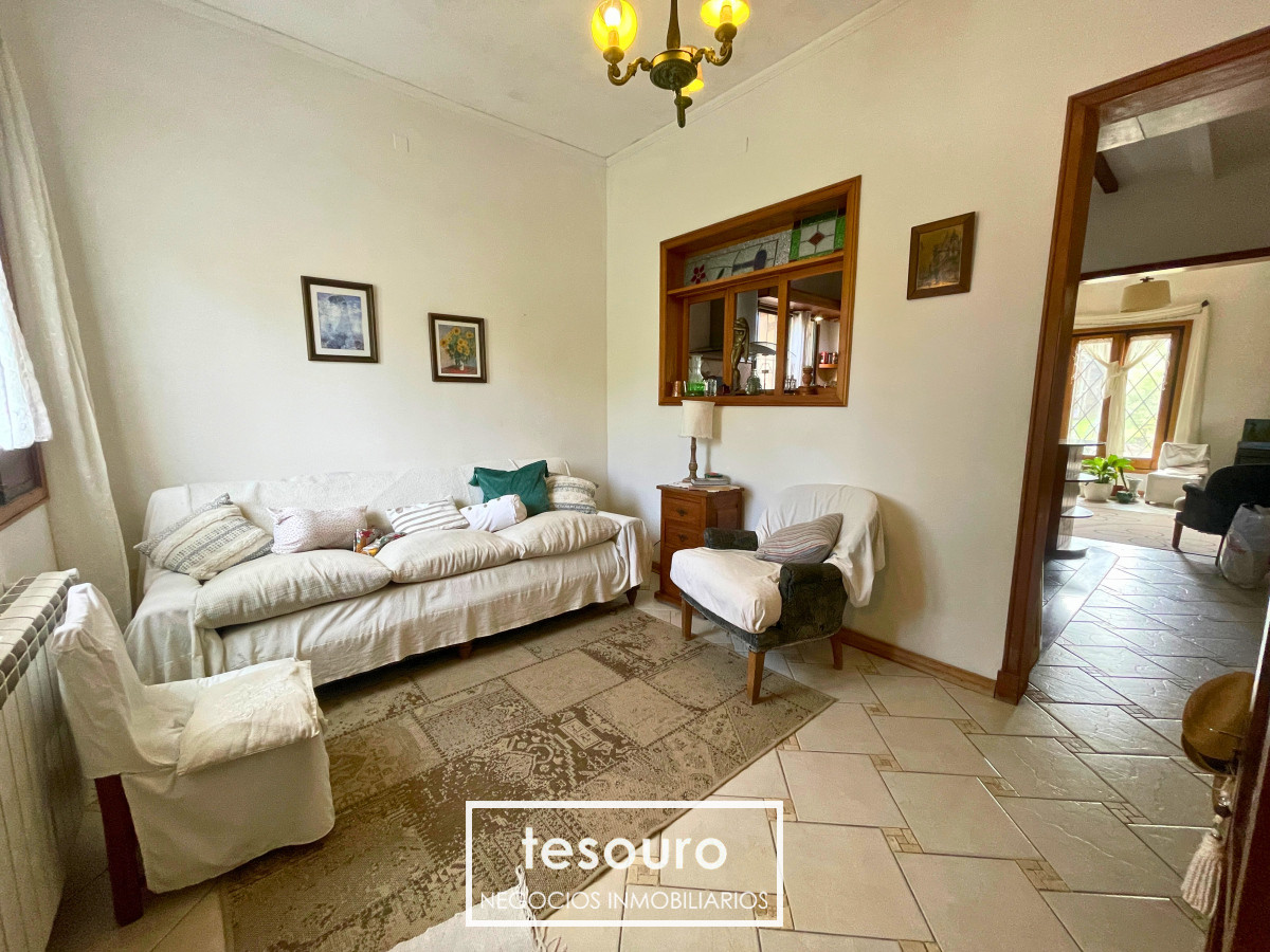 Casa ID.4660 - VENTA CASA DE 4 DORMITORIOS CON PISCINA Y BARBACOA EN MALVÍN