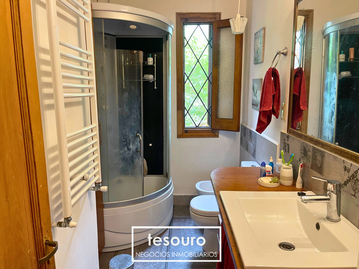 Casa ID.4660 - VENTA CASA DE 4 DORMITORIOS CON PISCINA Y BARBACOA EN MALVÍN