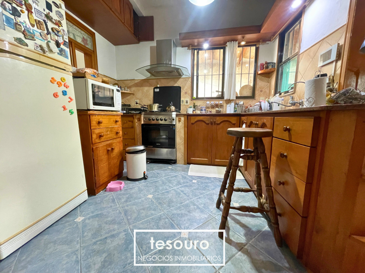 Casa ID.4660 - VENTA CASA DE 4 DORMITORIOS CON PISCINA Y BARBACOA EN MALVÍN