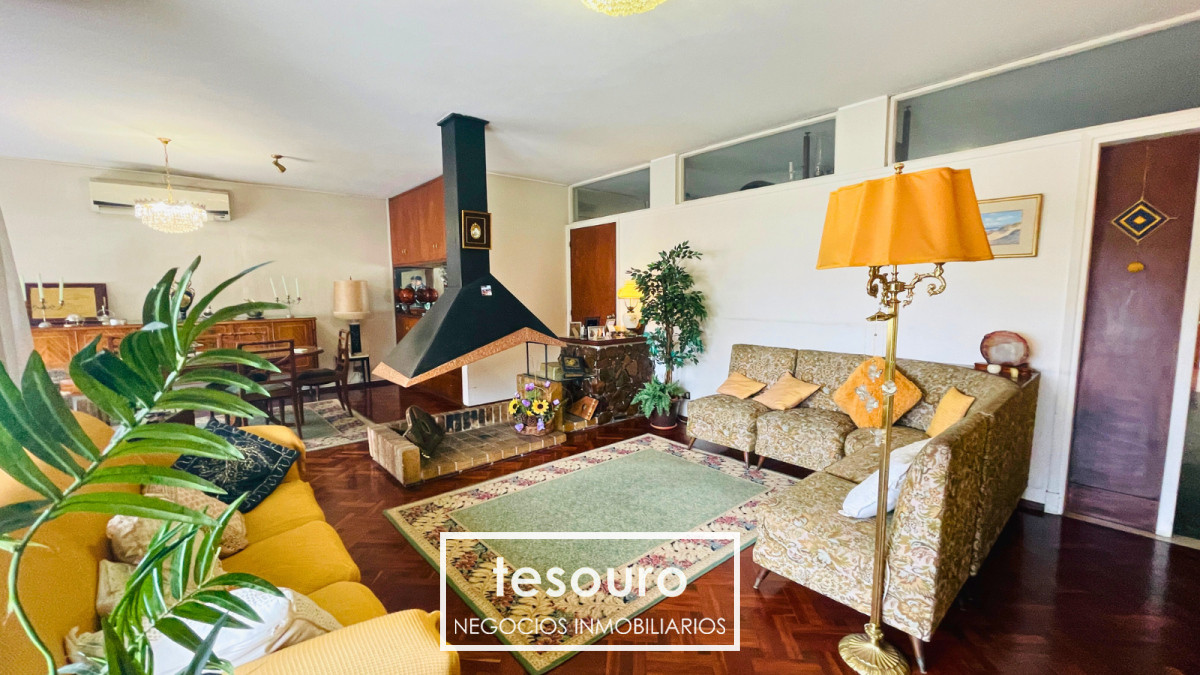 Casa ID.4889 - VENTA CASA DE 4 DORMITORIOS EN JACINTO VERA SOBRE BVAR ARTIGAS