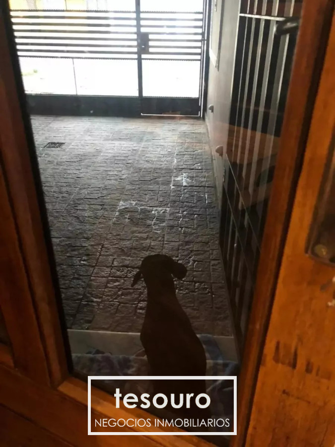 Casa ID.4565 - VENTA CASA DE 3 DORMITORIOS EN TRES CRUCES CON RENTA
