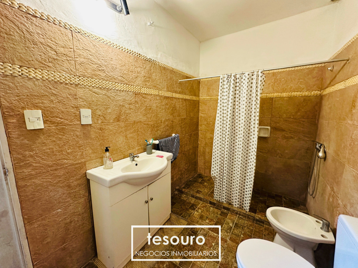 Casa ID.5304 - VENTA CASA EN LA COMERCIAL HOCQUART ESQUINA INCA