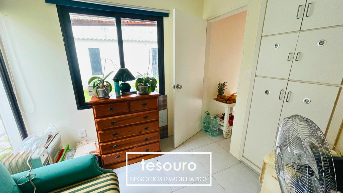 Casa ID.4860 - VENTA CHALET DE 3 DORMITORIOS EN MALVÍN CON BARBACOA Y GRAN TERRENO