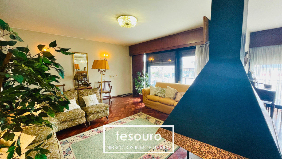 Casa ID.4889 - VENTA CASA DE 4 DORMITORIOS EN JACINTO VERA SOBRE BVAR ARTIGAS