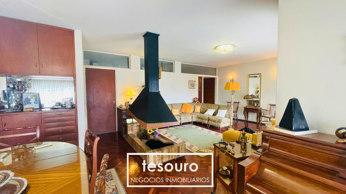 Casa ID.4889 - VENTA CASA DE 4 DORMITORIOS EN JACINTO VERA SOBRE BVAR ARTIGAS