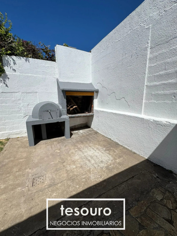 Casa ID.5437 - CASA 2 DORMITORIOS CON JARDÍN Y PARRILLERO EN CARRASCO SUR