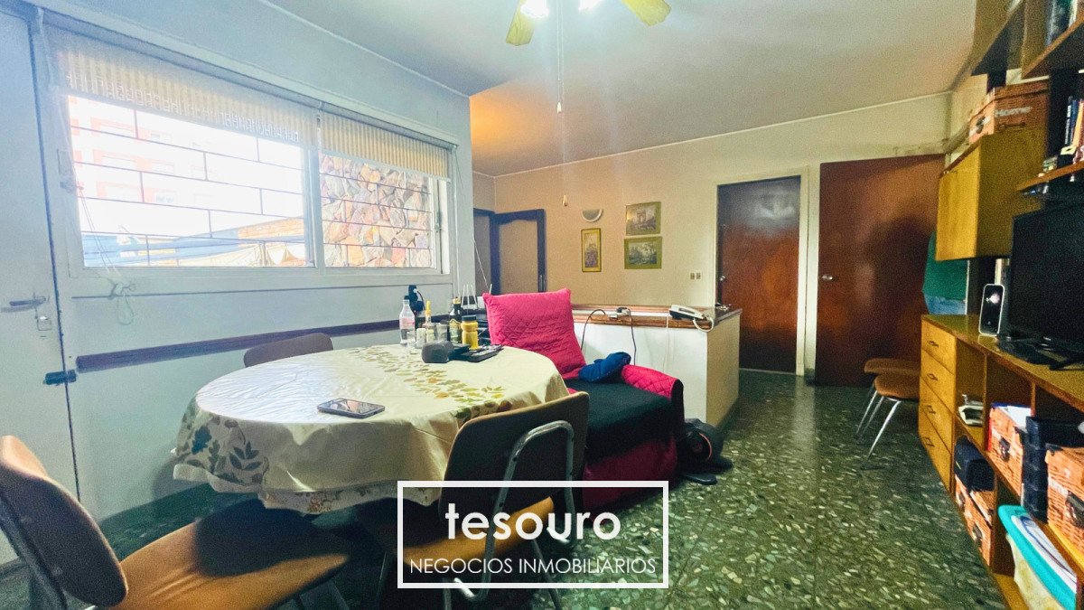 Casa ID.4889 - VENTA CASA DE 4 DORMITORIOS EN JACINTO VERA SOBRE BVAR ARTIGAS