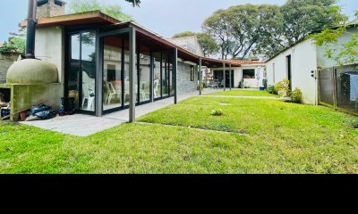 VENTA CHALET DE 3 DORMITORIOS EN MALVÍN CON BARBACOA Y GRAN TERRENO