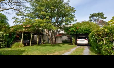 VENTA CASA DE 4 DORMITORIOS EN CARRASCO NORTE