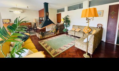 VENTA CASA DE 4 DORMITORIOS EN JACINTO VERA SOBRE BVAR ARTIGAS