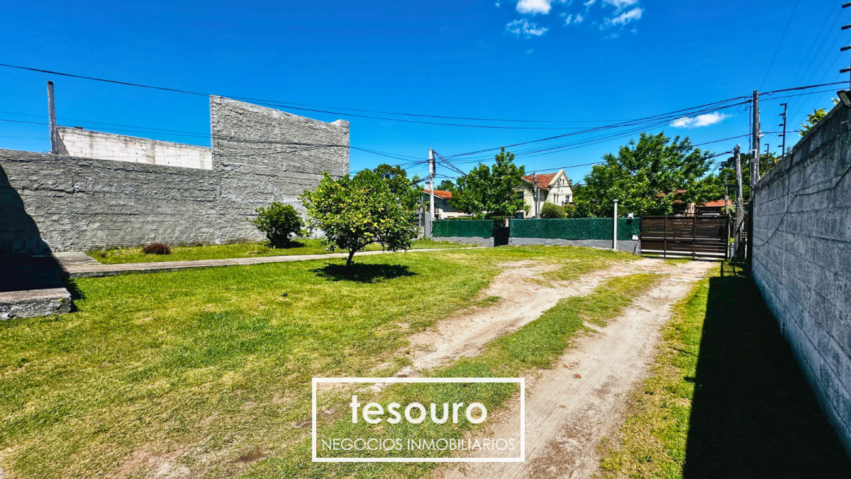 Terreno ID.5197 - VENTA TERRENO CON 2 CASAS Y BARBACOA EN CARRASCO NORTE