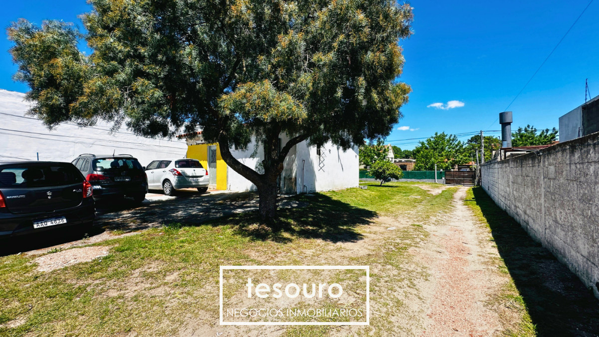 Terreno ID.5197 - VENTA TERRENO CON 2 CASAS Y BARBACOA EN CARRASCO NORTE