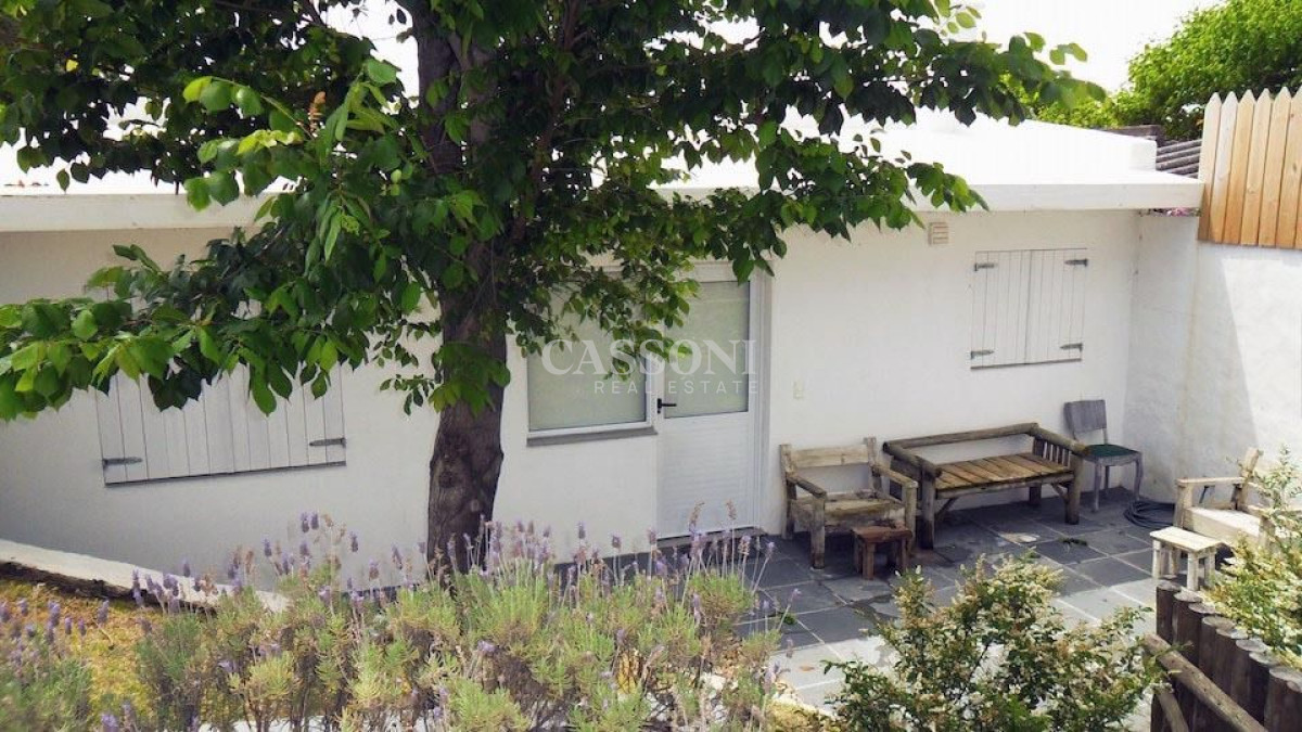 Casa ID.1676 - VENTA O ALQUILER ANUAL CASA 7 DORMITORIOS  EN LA BARRA .