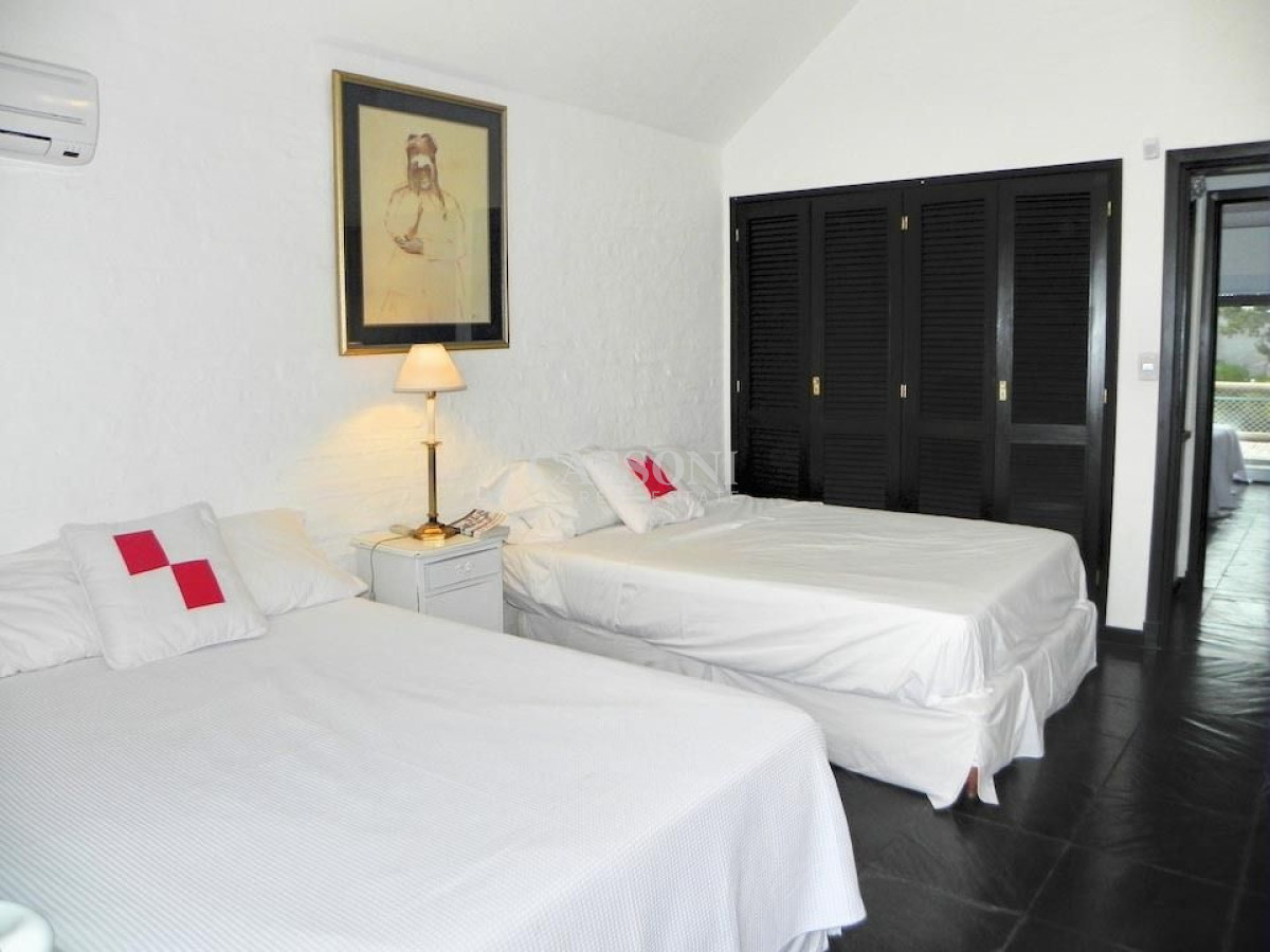 Casa ID.1676 - VENTA O ALQUILER ANUAL CASA 7 DORMITORIOS  EN LA BARRA .