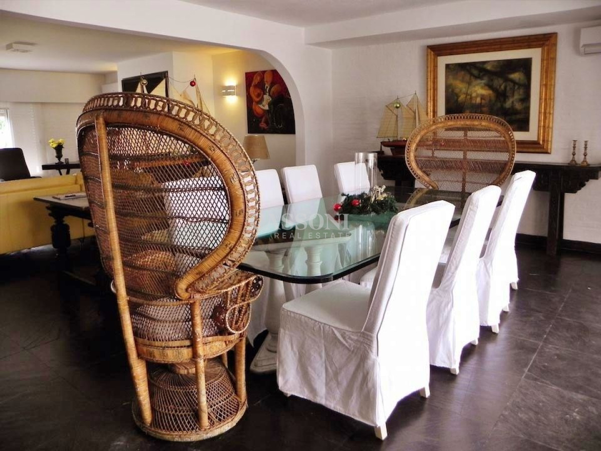 Casa ID.1676 - VENTA O ALQUILER ANUAL CASA 7 DORMITORIOS  EN LA BARRA .