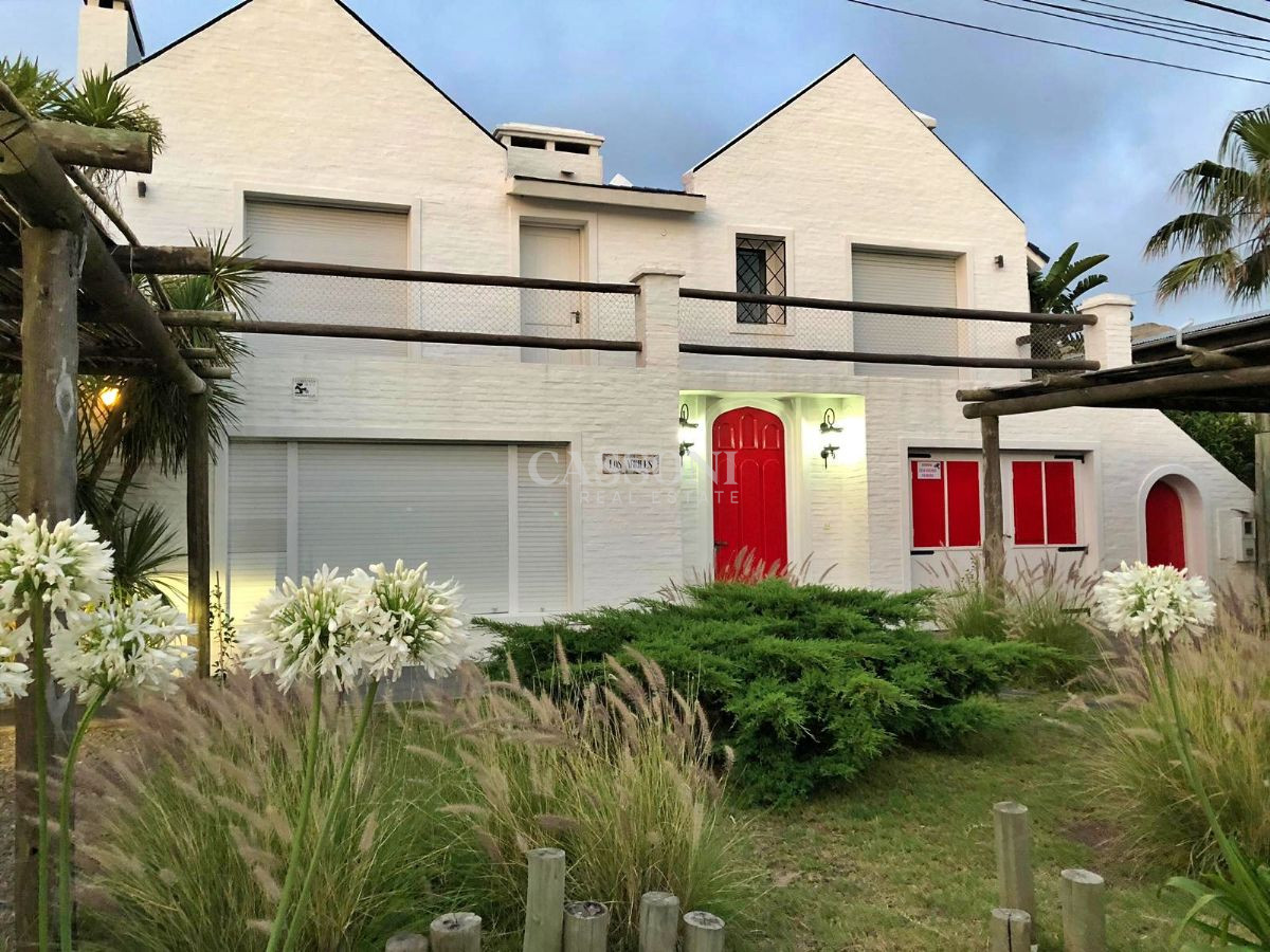 Casa ID.1676 - VENTA O ALQUILER ANUAL CASA 7 DORMITORIOS  EN LA BARRA .