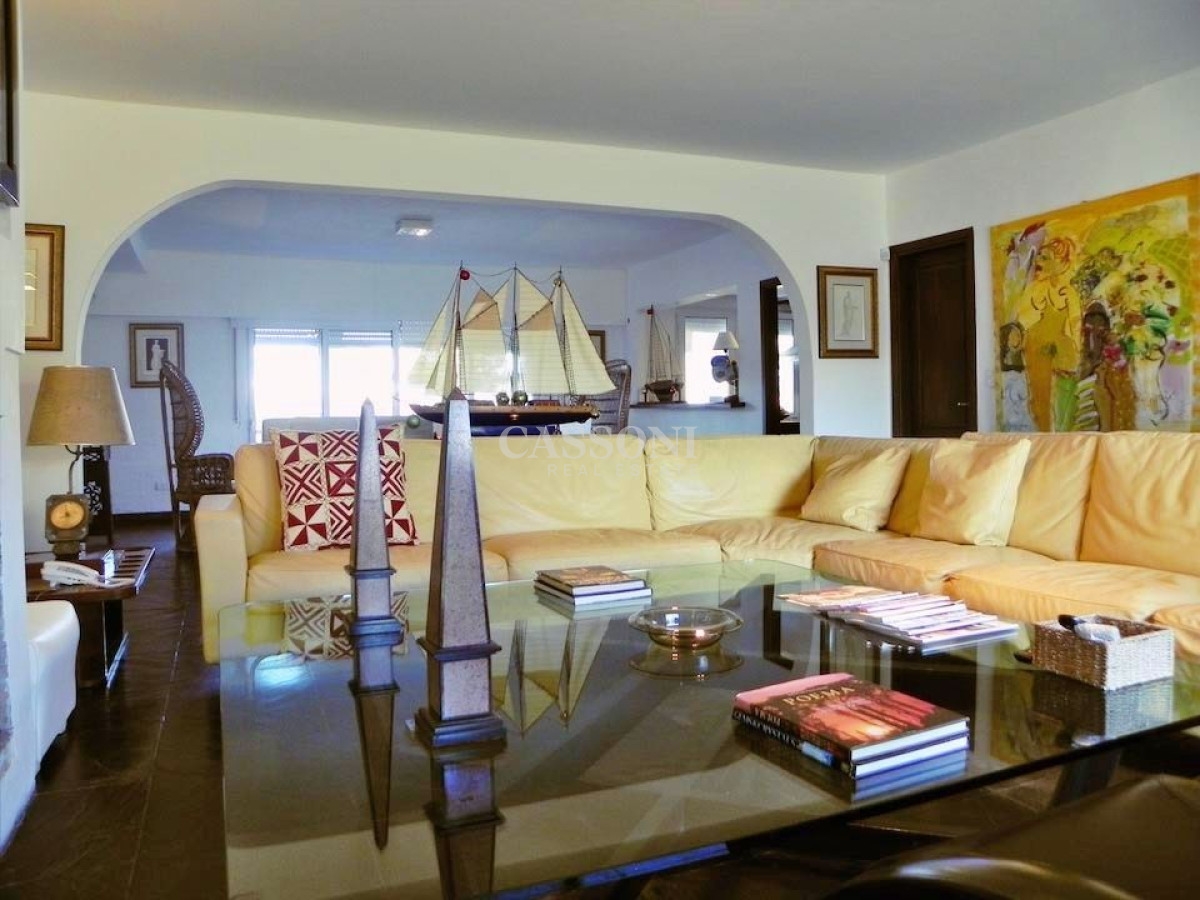 Casa ID.1676 - VENTA O ALQUILER ANUAL CASA 7 DORMITORIOS  EN LA BARRA .