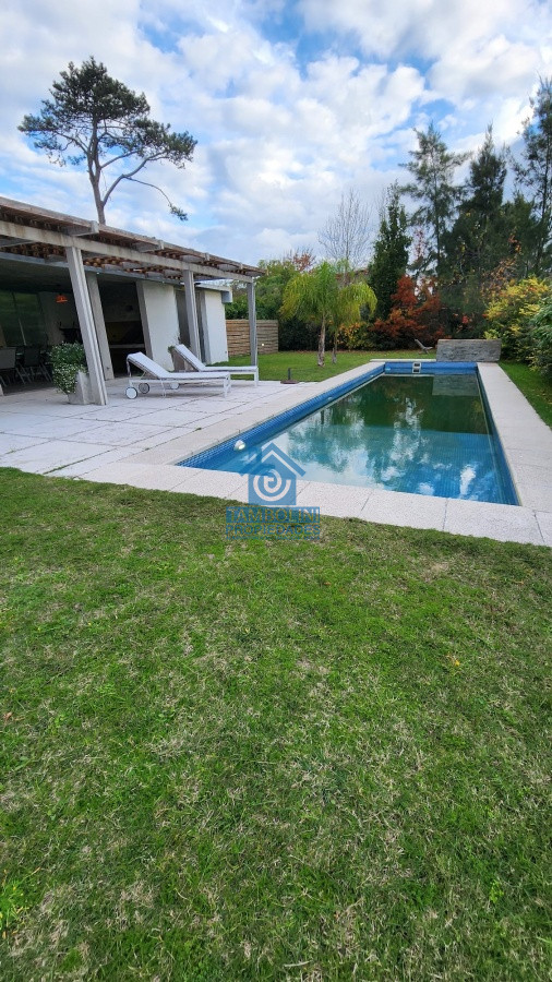 Casa ID.235 - VENTA CASA 4 DORMITORIOS EN BARRIO PRIVADO PUNTA DEL ESTE 