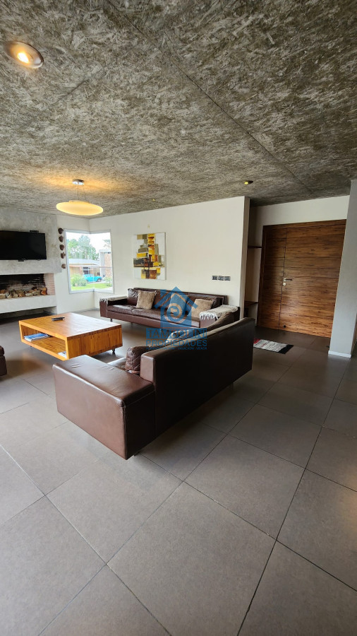 Casa ID.235 - VENTA CASA 4 DORMITORIOS EN BARRIO PRIVADO PUNTA DEL ESTE 