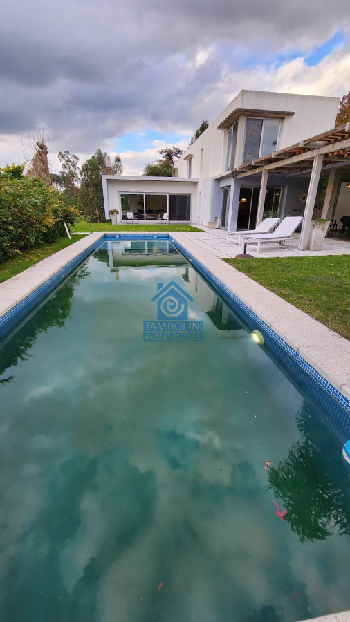 Casa ID.235 - VENTA CASA 4 DORMITORIOS EN BARRIO PRIVADO PUNTA DEL ESTE 