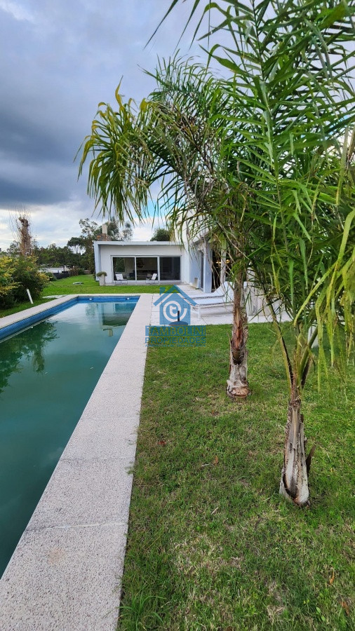 Casa ID.235 - VENTA CASA 4 DORMITORIOS EN BARRIO PRIVADO PUNTA DEL ESTE 
