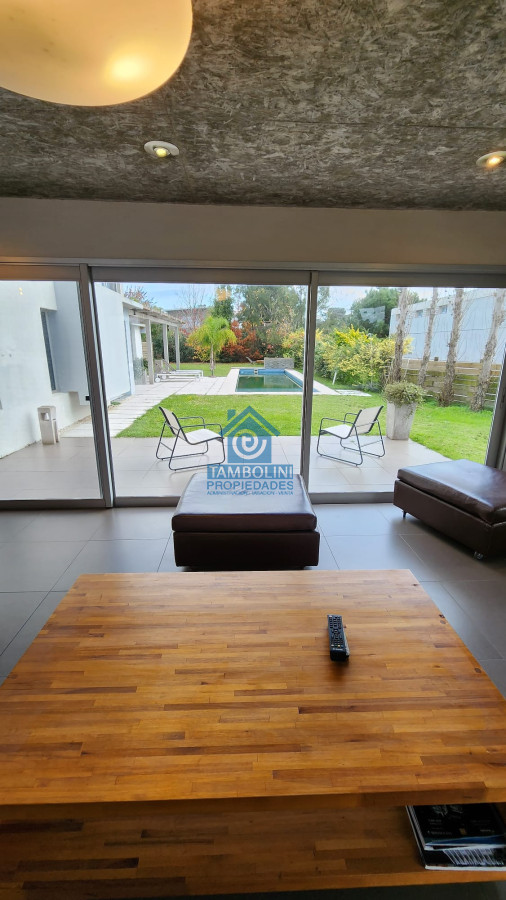 Casa ID.235 - VENTA CASA 4 DORMITORIOS EN BARRIO PRIVADO PUNTA DEL ESTE 