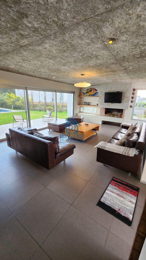 Casa ID.235 - VENTA CASA 4 DORMITORIOS EN BARRIO PRIVADO PUNTA DEL ESTE 