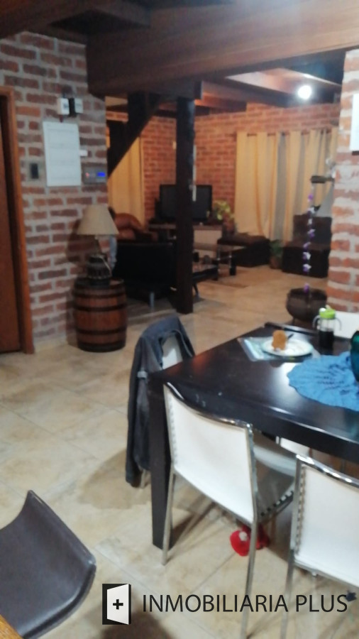 Casa ID.996 - Venta de Casa de 210 m2 y 750 m2 de terreno con 3 dormitorios en Piriápolis