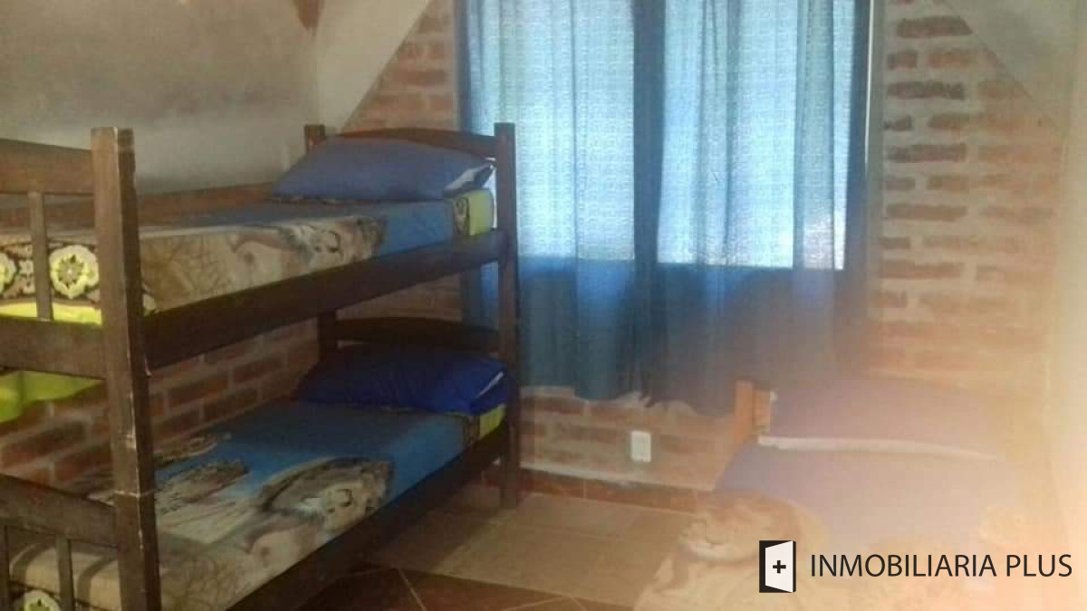 Casa ID.996 - Venta de Casa de 210 m2 y 750 m2 de terreno con 3 dormitorios en Piriápolis