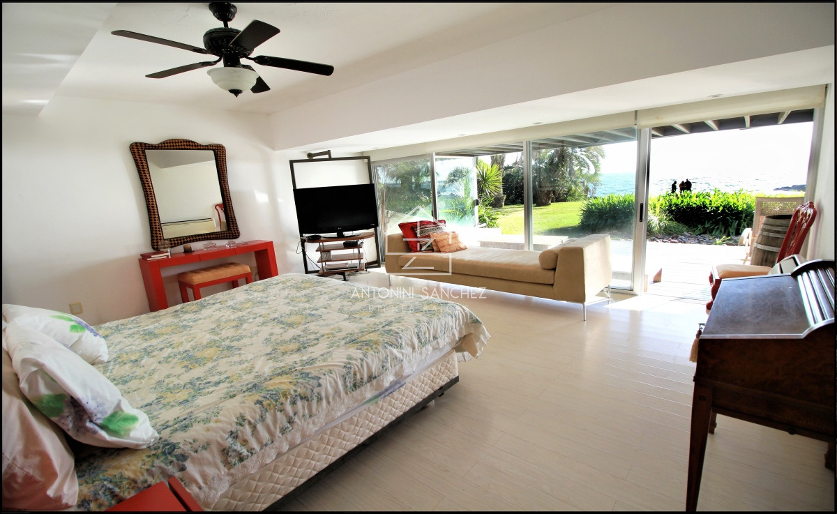 Apartamento ID.1641 - Venta Apartamento en Punta Ballena con una vista cautivadora. 2 dormitorios ,2 baños + dependencia de servicio.