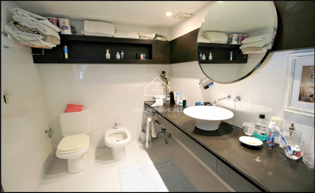 Apartamento ID.1641 - Venta Apartamento en Punta Ballena con una vista cautivadora. 2 dormitorios ,2 baños + dependencia de servicio.