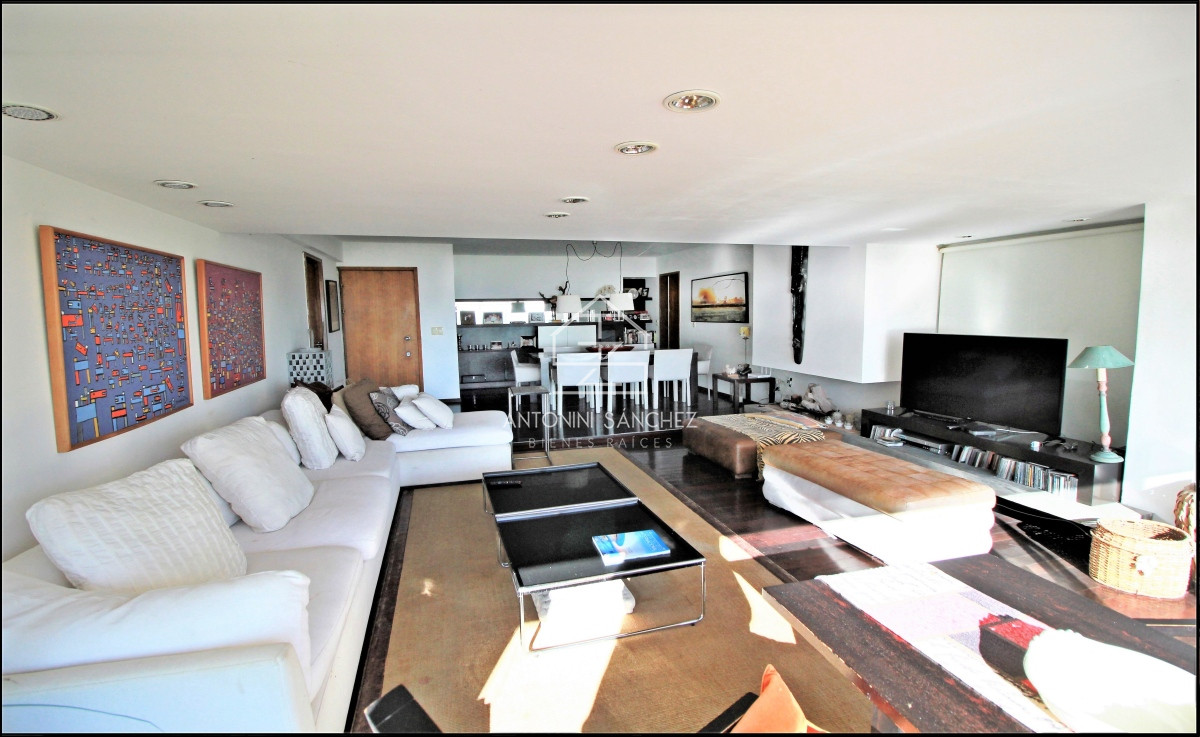 Apartamento ID.1641 - Venta Apartamento en Punta Ballena con una vista cautivadora. 2 dormitorios ,2 baños + dependencia de servicio.