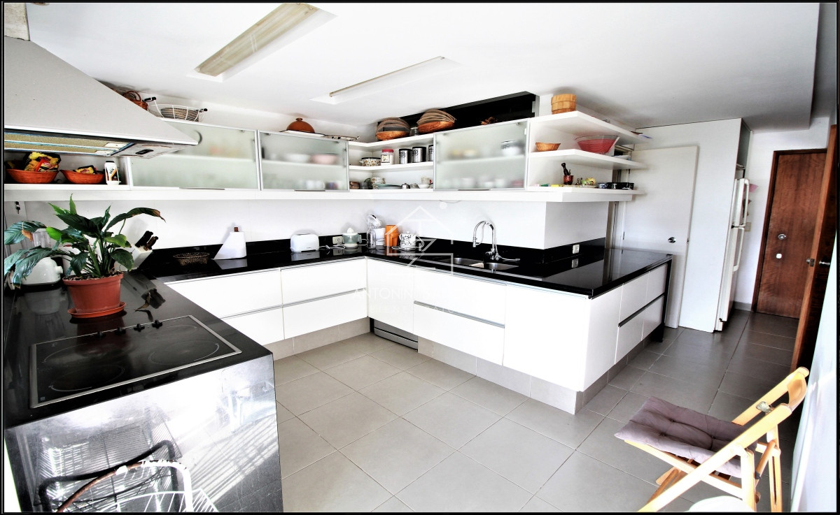 Apartamento ID.1641 - Venta Apartamento en Punta Ballena con una vista cautivadora. 2 dormitorios ,2 baños + dependencia de servicio.