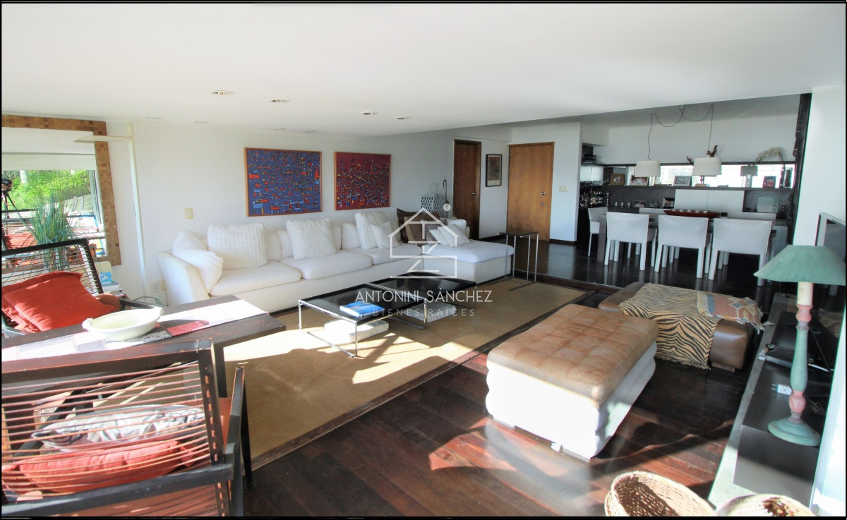 Apartamento ID.1641 - Venta Apartamento en Punta Ballena con una vista cautivadora. 2 dormitorios ,2 baños + dependencia de servicio.