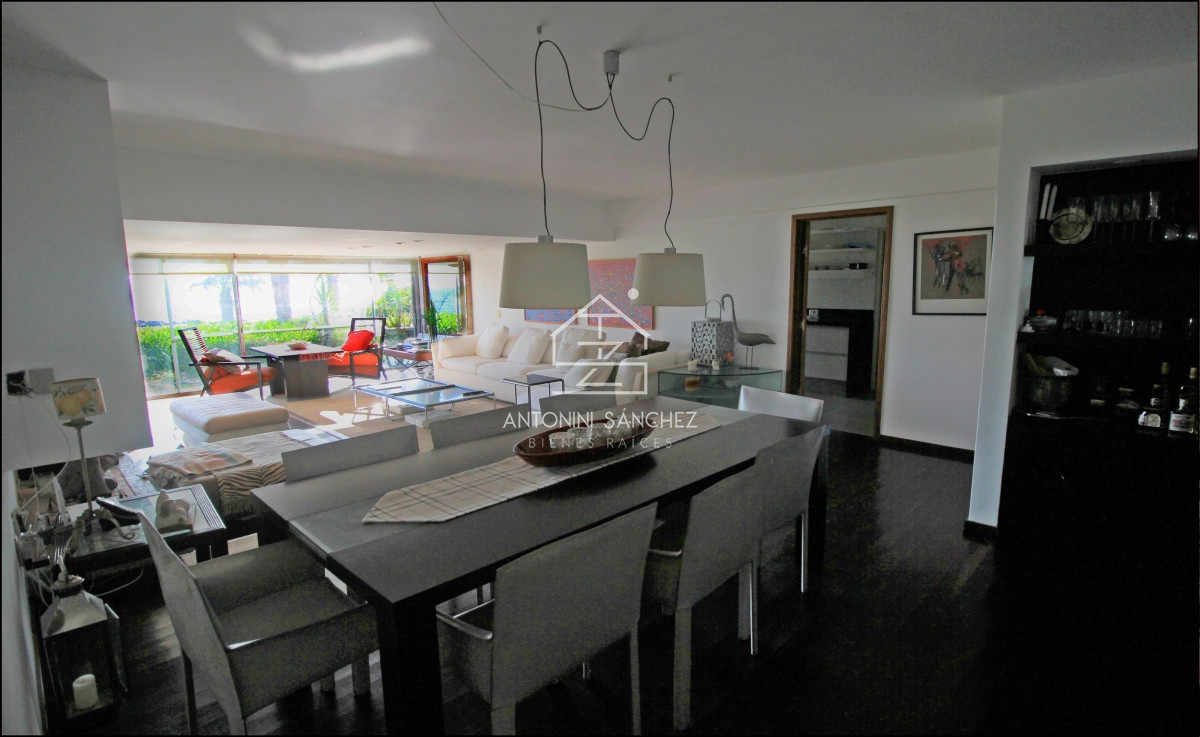 Apartamento ID.1641 - Venta Apartamento en Punta Ballena con una vista cautivadora. 2 dormitorios ,2 baños + dependencia de servicio.