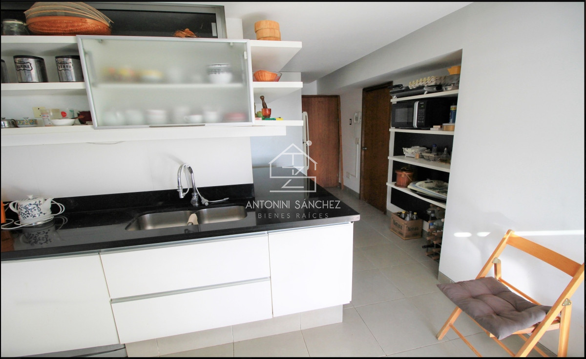Apartamento ID.1641 - Venta Apartamento en Punta Ballena con una vista cautivadora. 2 dormitorios ,2 baños + dependencia de servicio.