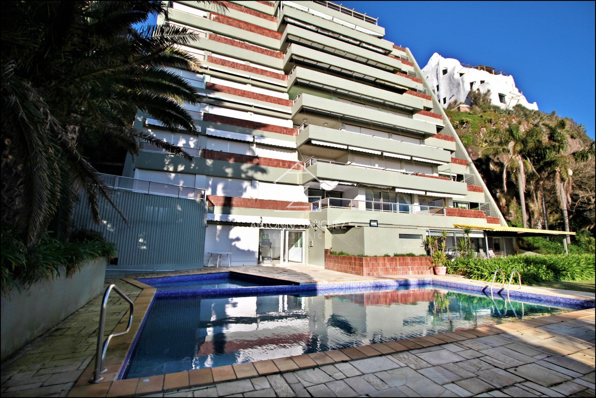 Apartamento ID.1641 - Venta Apartamento en Punta Ballena con una vista cautivadora. 2 dormitorios ,2 baños + dependencia de servicio.