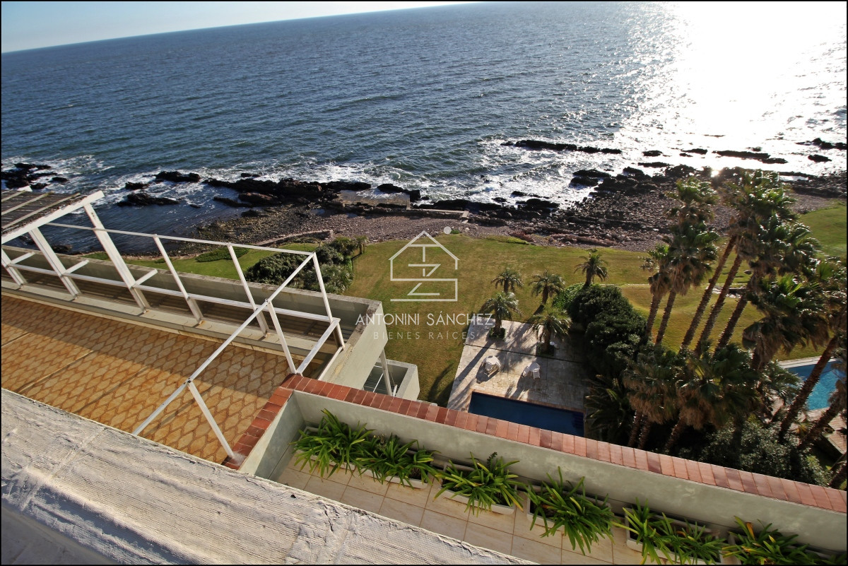Apartamento ID.1641 - Venta Apartamento en Punta Ballena con una vista cautivadora. 2 dormitorios ,2 baños + dependencia de servicio.