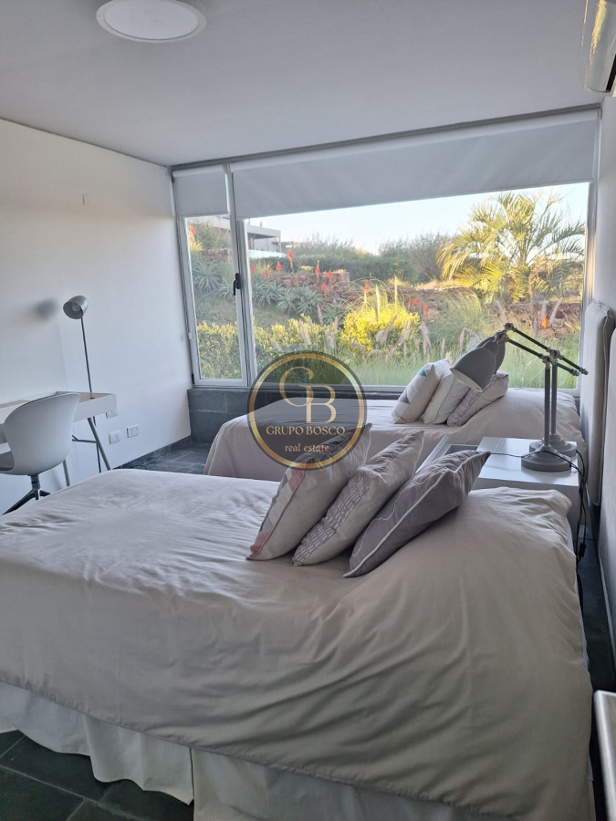 Apartamento ID.886 - ALQUILER ANUAL  ESPECTACULAR   DUPLEX   3 DORMITORIOS EDIFICIO SIERRA BALLENA 