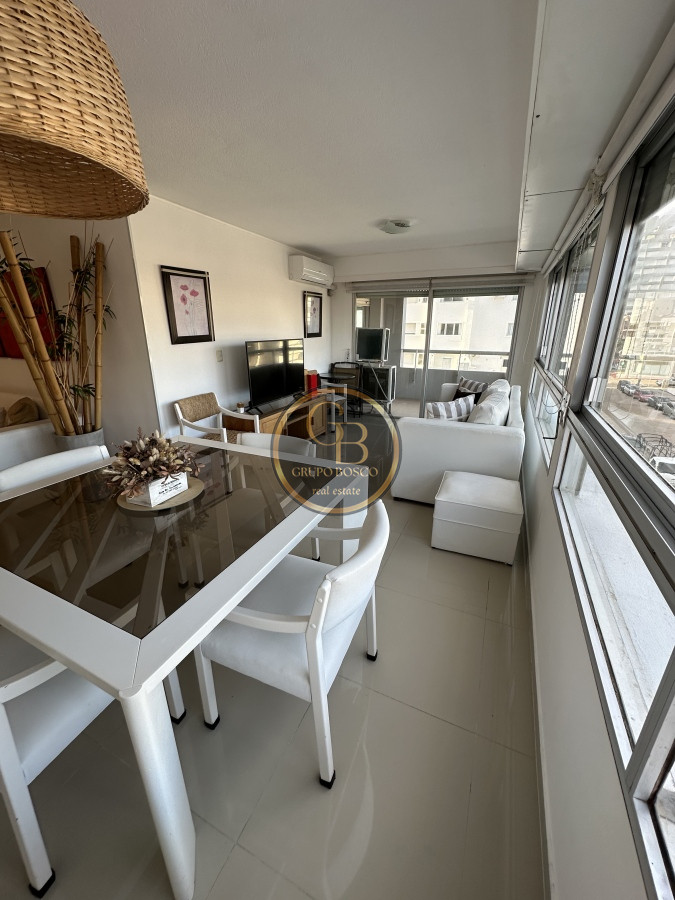 Apartamento ID.1069 - En venta y alquiler temporario apartamento de 2 dormitorios y 2 baños. Península-Punta del Este.