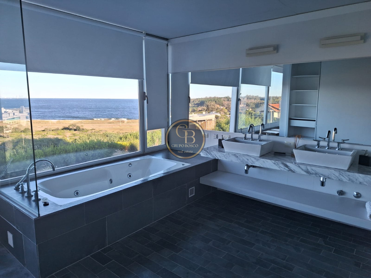 Apartamento ID.886 - ALQUILER ANUAL  ESPECTACULAR   DUPLEX   3 DORMITORIOS EDIFICIO SIERRA BALLENA 