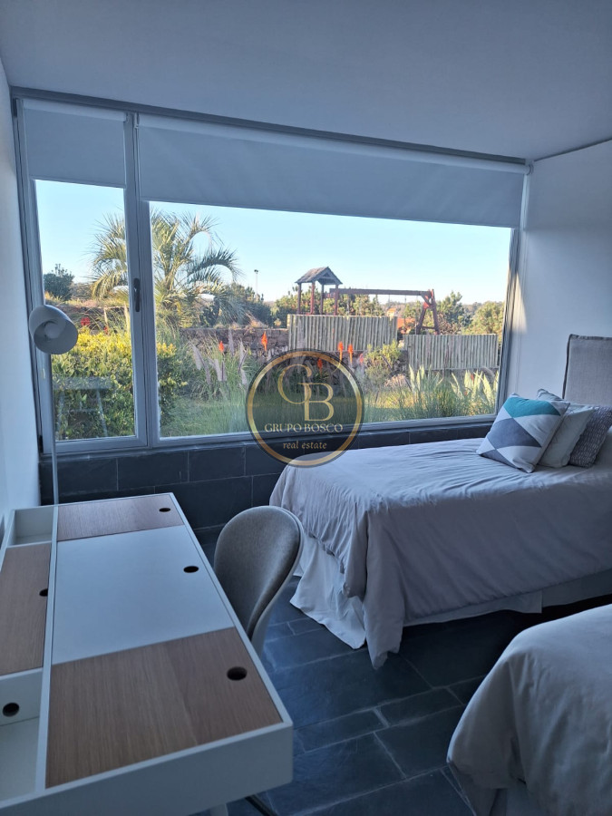 Apartamento ID.886 - ALQUILER ANUAL  ESPECTACULAR   DUPLEX   3 DORMITORIOS EDIFICIO SIERRA BALLENA 